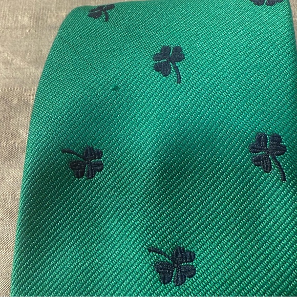 Vintage St. Patrick's Shamrock Green navy Carson Petrie Scott silk Tie - Picture 3 of 4
